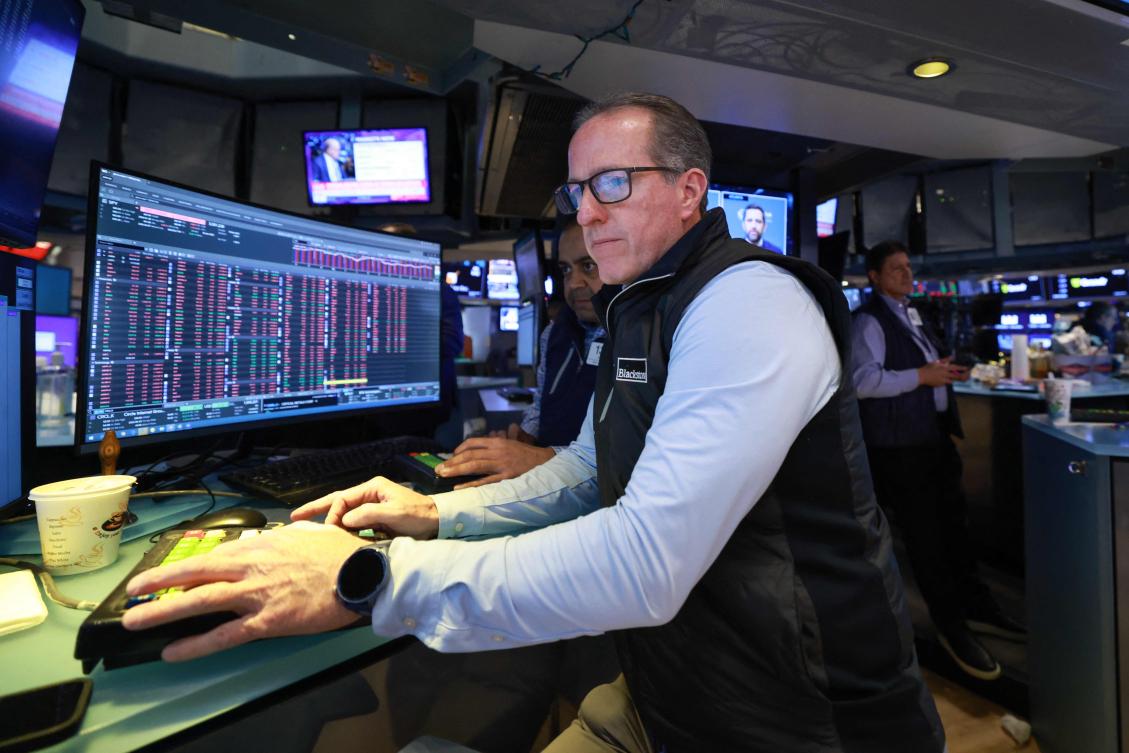 US and European markets mostly fell on Friday with tech stocks suffering, while oil prices jumped as a standoff between Iran and the United States deepened. (AFP)