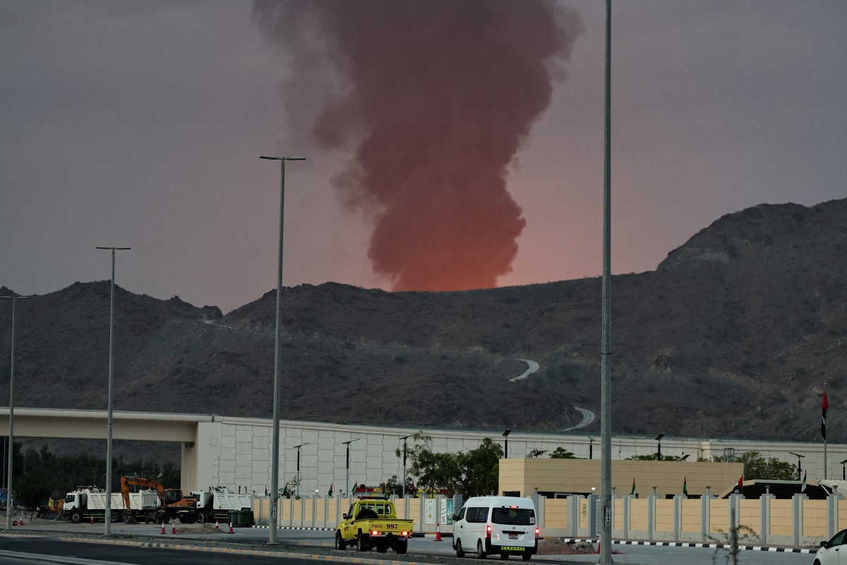 A tall plume of black smoke ascends following an explosion in the Fujairah industrial zone, March 3, 2026. (AFP)