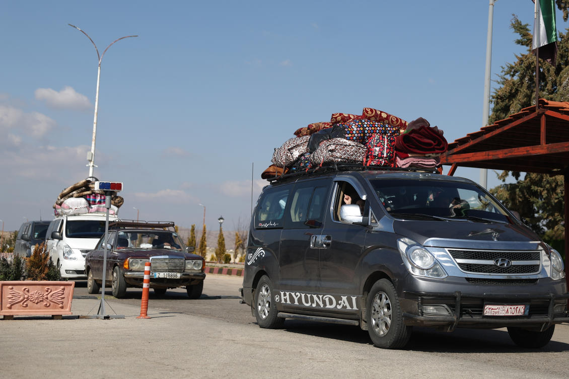 Syrians who fled the war in Lebanon arrive at the Syrian-Lebanese border crossing in Jdeidet Yabous, Syria, Tuesday, March 3, 2026. (AP Photo/Ghaith Alsayed)