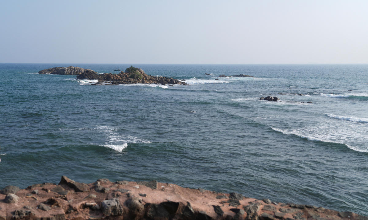 A second Iranian warship was heading towards Sri Lanka's territorial waters Thursday, a day after a US submarine destroyed an Iranian frigate, killing at least 87 sailors, a minister told parliament. (REUTERS)