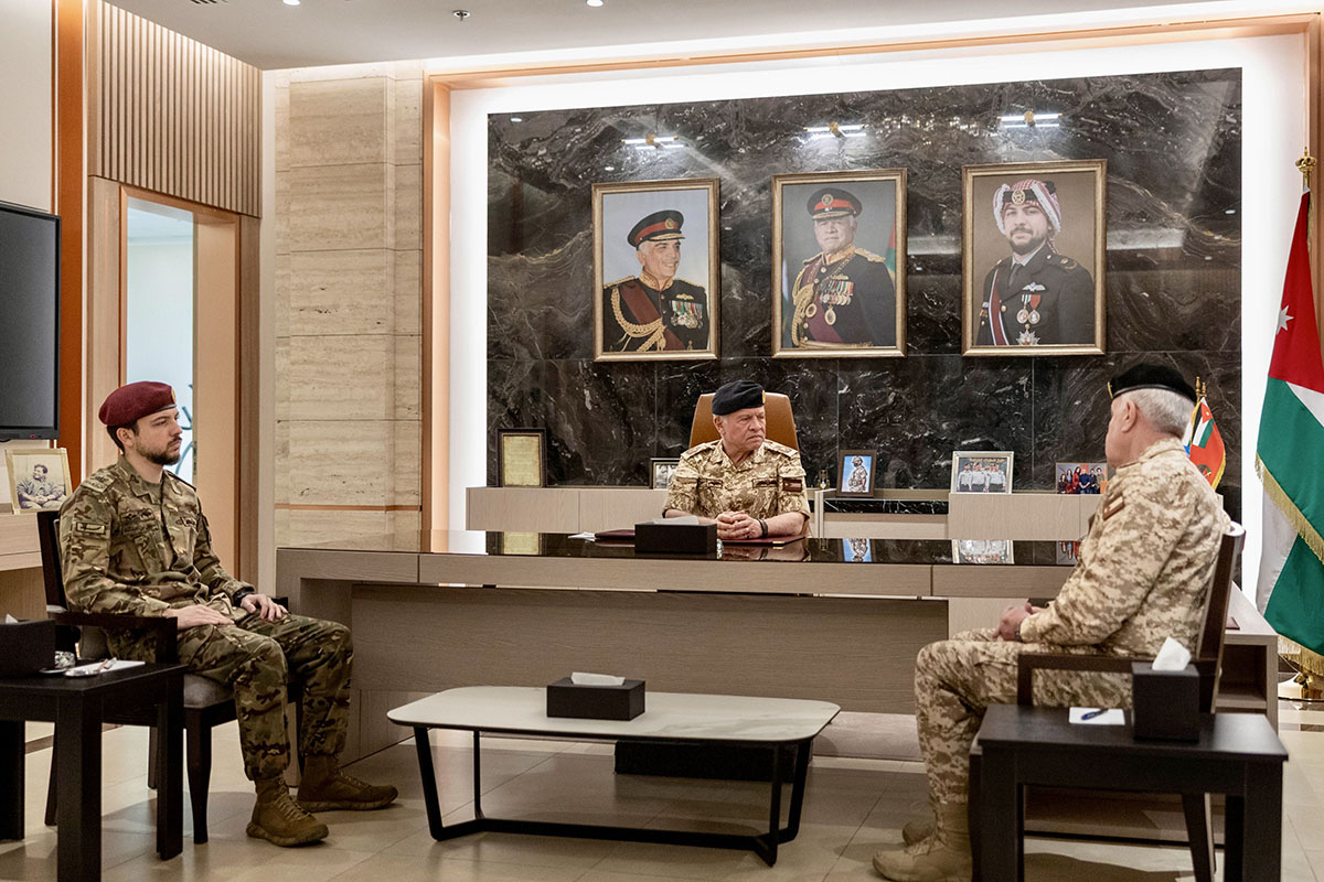 King Abdullah II of Jordan met with the Chairman of the Joint Chiefs of Staff Maj. Gen. Yousef Huneiti (R), in the presence of Crown Prince Hussein. (Petra)