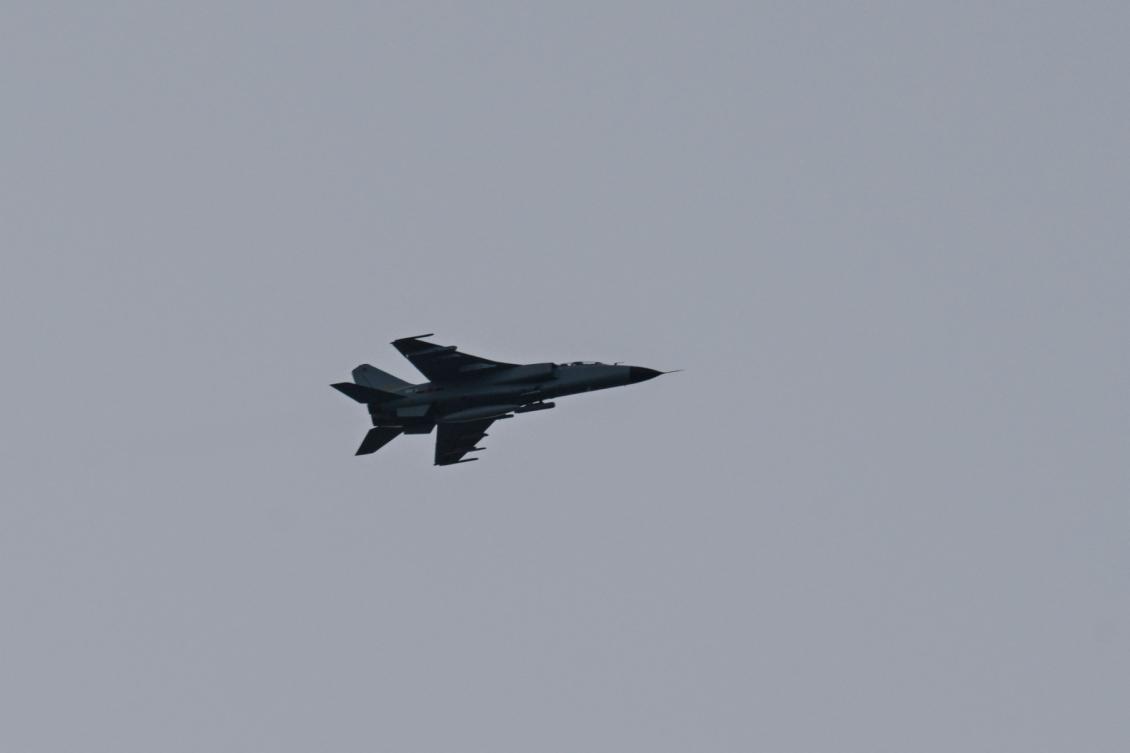 A Chinese fighter jet flies above Pingtan island, the closest point in China to Taiwan’s main island, in Fujian province on April 2, 2025. (AFP file photo)