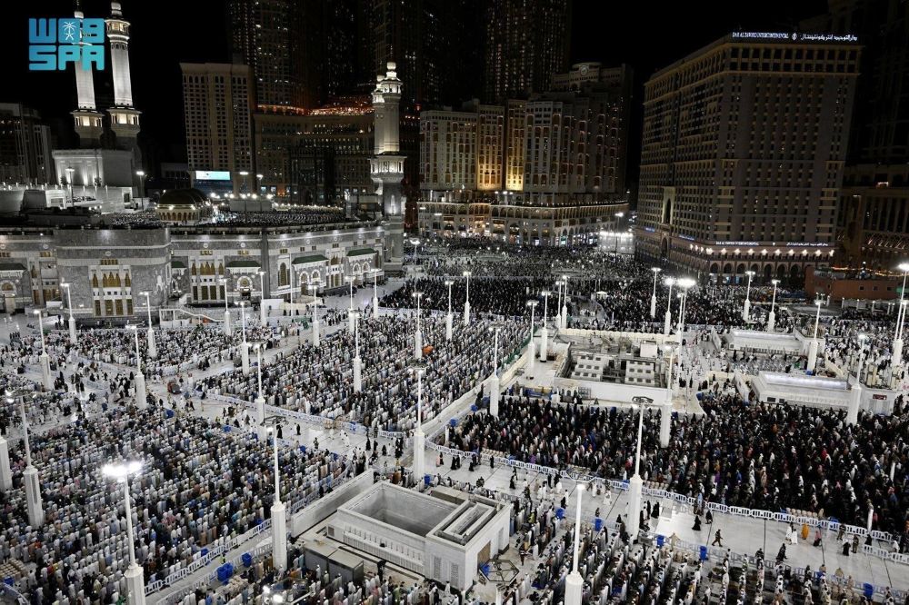 Worshippers performing Taraweeh and Tahajjud Prayers on first night of last ten days of Ramadan at the Grand Mosque. (SPA)