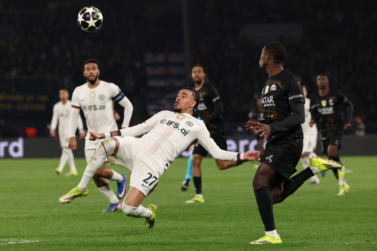 Chelsea's French defender #27 Malo Gusto (L) and Paris Saint-Germain's Portuguese defender #25 Nuno Mendes go for the ball during the UEFA Champions League round of 16 first leg football match between Paris Saint-Germain (PSG) and Chelsea at the Parc des Princes stadium in Paris on March 11, 2026. (AFP)