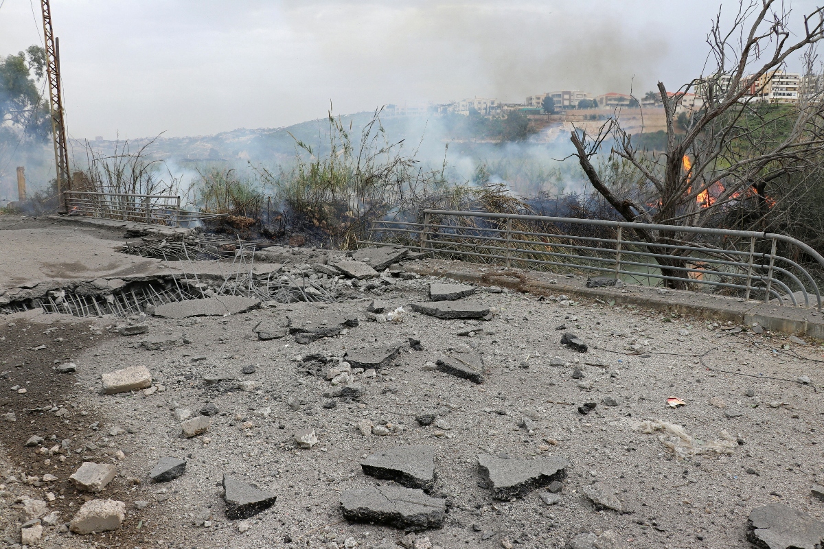 The bridge strikes coincided with an Israeli tank column moving from the border heights of Kfar Shouba toward the outskirts of Halta via Shannouh, amid artillery shelling of Kfar Shouba and Kfar Hamam. (AFP)