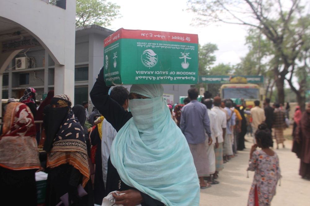 Rohingya refugees receive KSrelief food packages in the Pekua sub-district of Cox’s Bazar, Bangladesh on March 14, 2026. (ISDE Bangladesh)