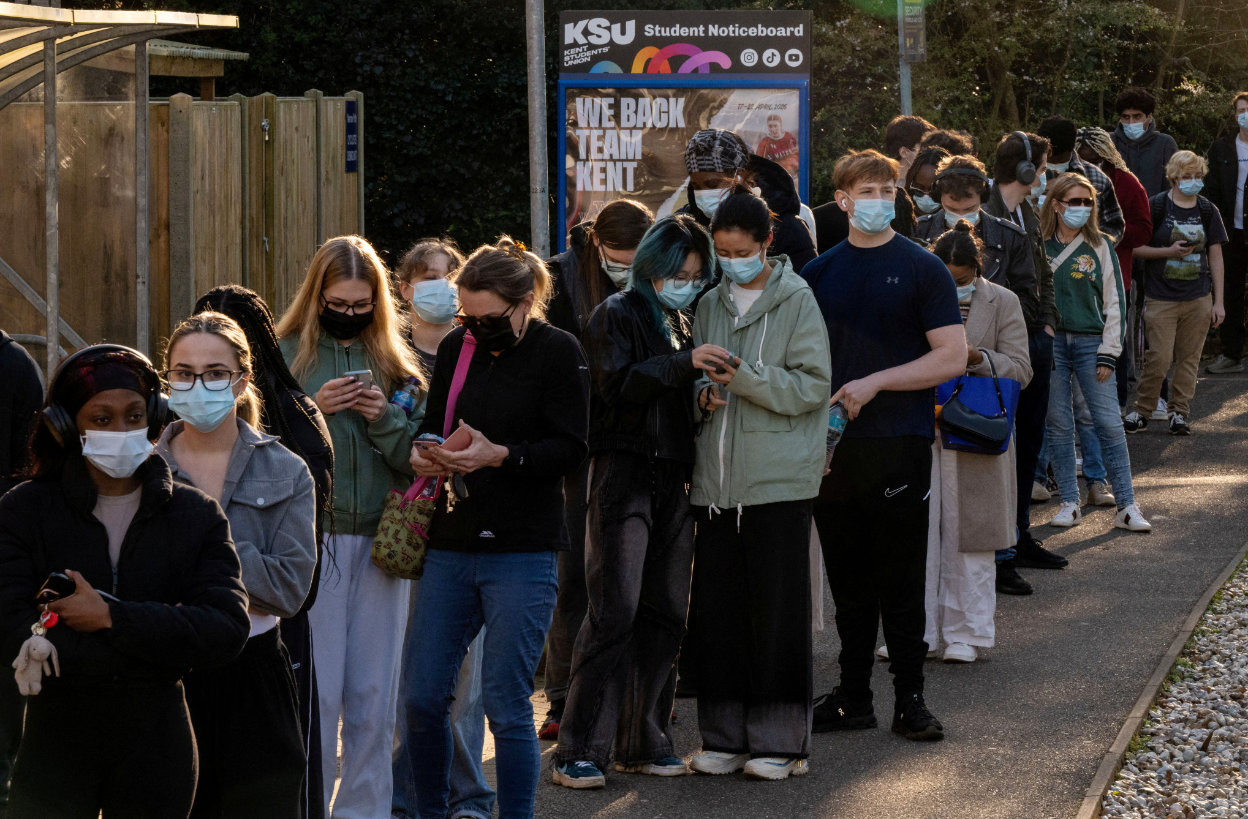 People queue to receive vaccinations at the Sports center on the University of Kent campus, following an outbreak of meningitis cases in Kent, in Canterbury, Britain, March 18, 2026. (Reuters)