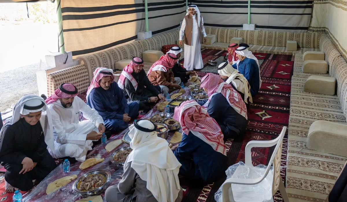 Some areas prepare rice, meat, and traditional foods passed down through generations, while others highlight sweets, pastries, Saudi coffee, dates, honey, butter, areeka and fatta, as essential elements on Eid tables. (SPA)