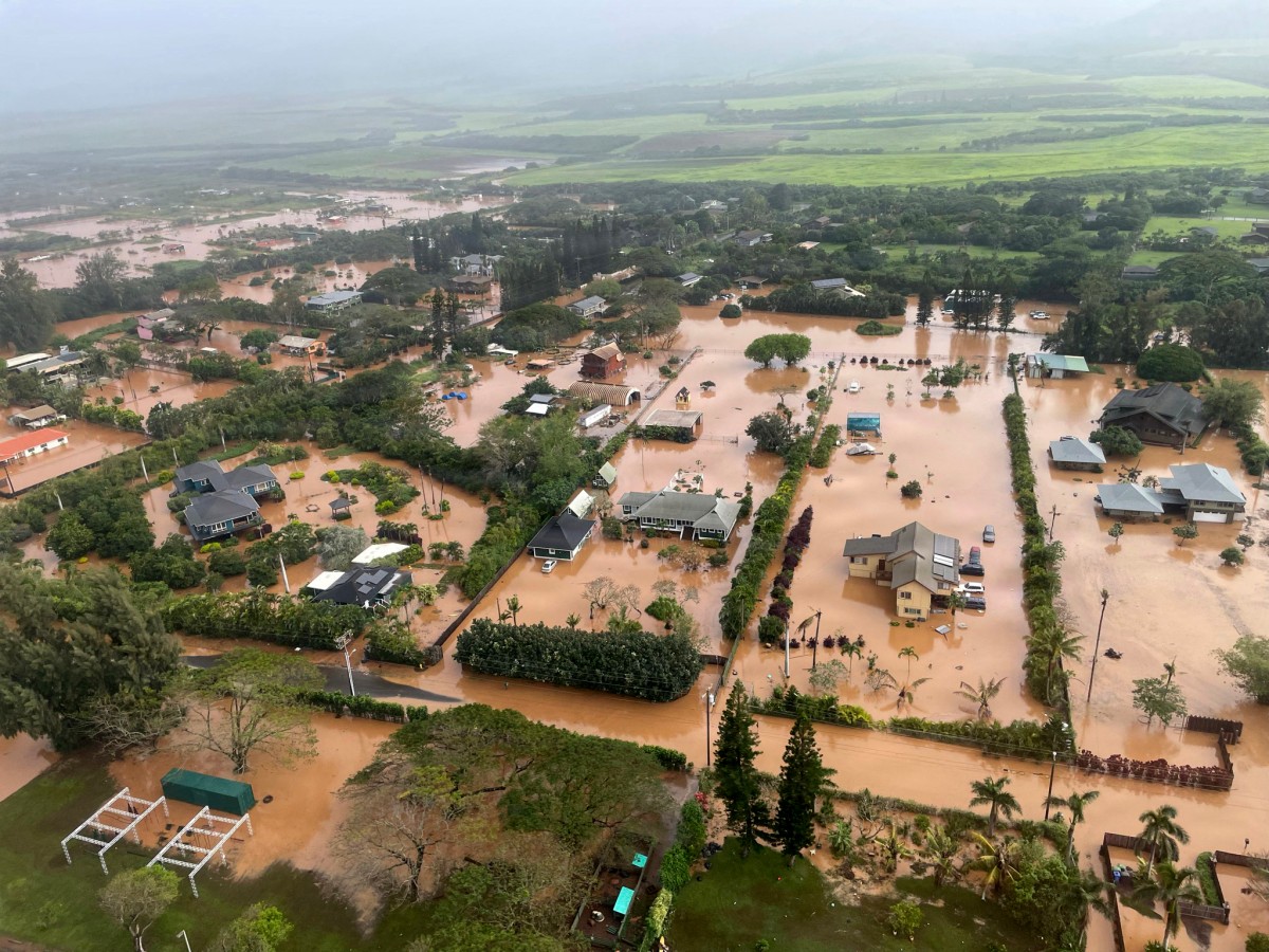 A flooded neighborhood in Waialua on the north shore of Oahu, Hawaii. (AFP)