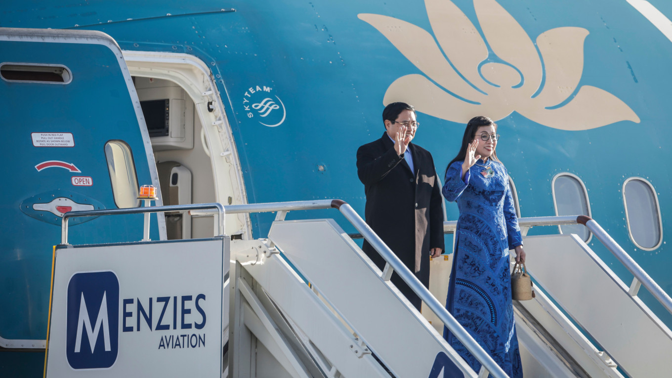 Vietnam's Prime Minister Pham Minh Chinh, left and his wife Le Thi Bich Tran.Marco Longari / Pool Photo via AP / TASS