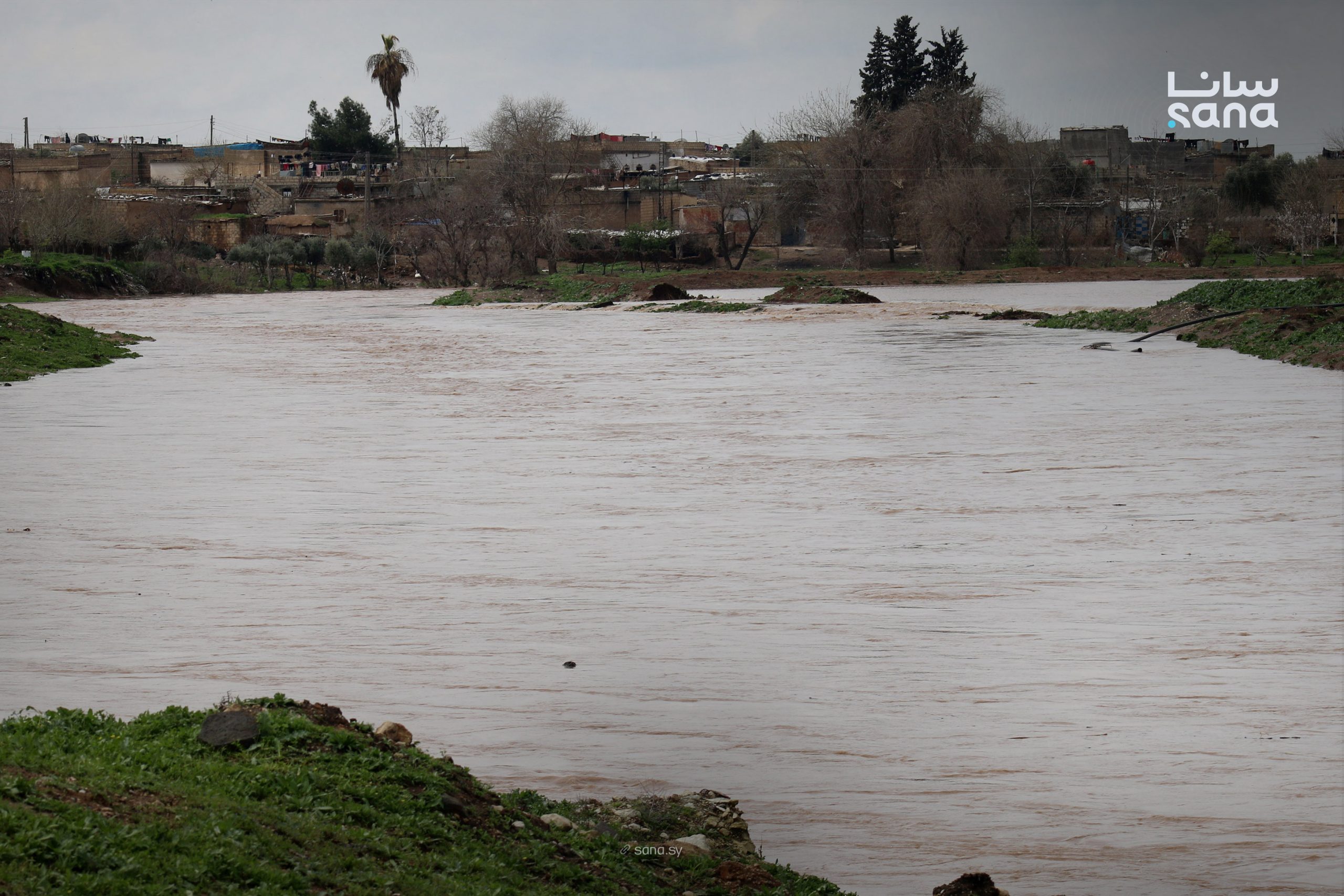 Water flooded residential areas in the Al-Mirdian, Al-Nashwa, and Ghwairan neighborhoods. (SANA)