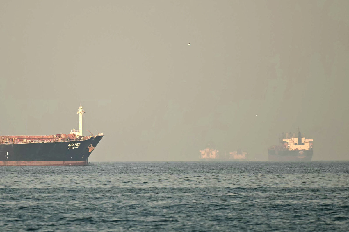 Cargo ships and tankers are seen n the Strait of Hormuz from the coastal city of Fujairah, UAE, on February 25, 2026. Iran has threatened oil tankers of states aligned with the US and Israel passing through the crucial strait amid the US-Israel, Iran war. (AFP photo)
