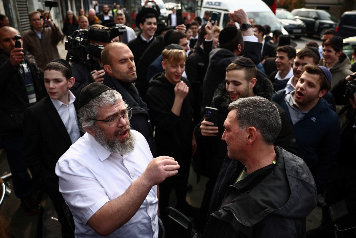 London police officer referred to ethics body over abuse of Al Jazeera journalists