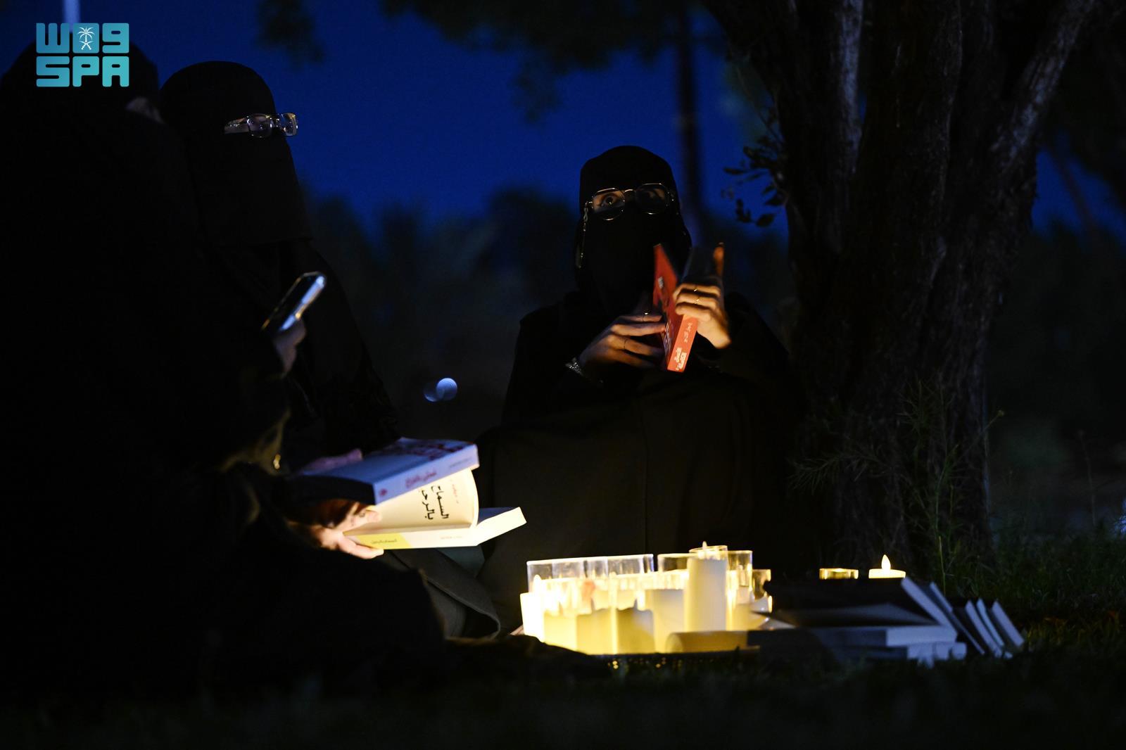 The cultural cafe put on a cultural reading event in Tabuk on Saturday evening to coincide with Earth Hour. (SPA)