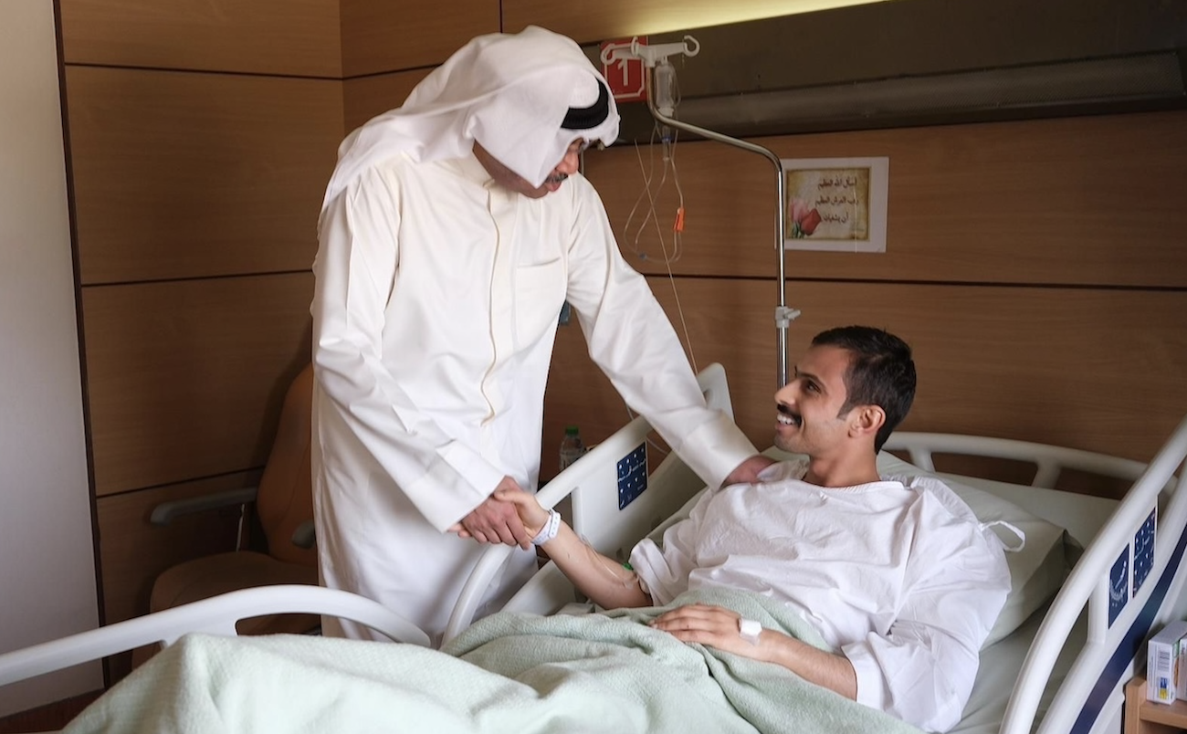 Kuwaiti Minister of Defense Sheikh Abdullah Ali Abdullah Al-Salem Al-Sabah visits military personnel injured in a recent Iranian attack on a military base. (@kuna_ar)