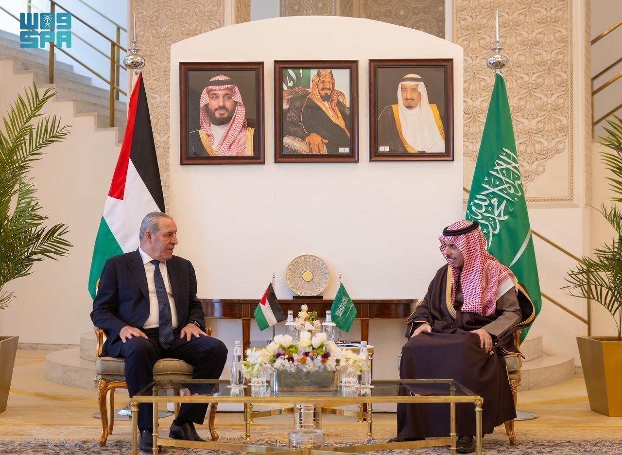 Saudi Foreign Minister Prince Faisal bin Farhan met Hussein Al-Sheikh, the Palestinian vice president, in Riyadh. (SPA)