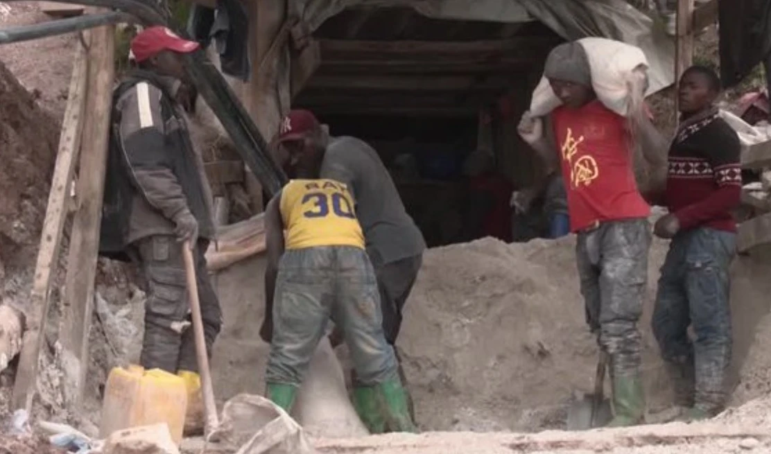 A mine collapse at a major coltan mining site in eastern Congo left at least 200 dead, according to Congolese authorities, a number disputed by the rebel group that controls the mine. (X/@airnewsalerts)