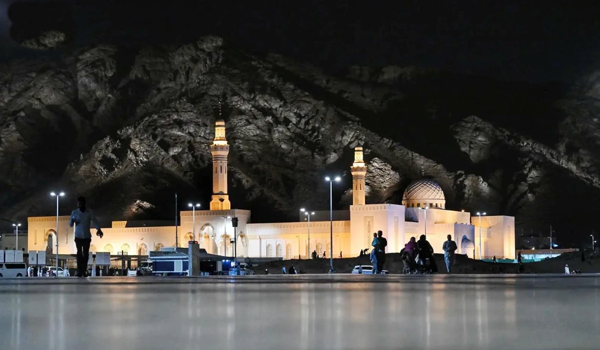The mosque reflects on the themes of patience and steadfastness associated with the events of Uhud. (SPA)