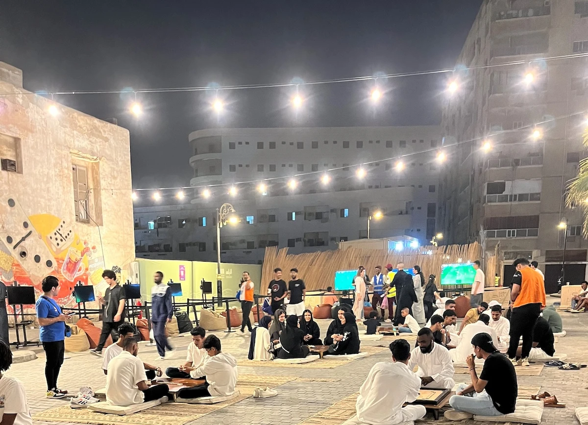 Neighborhoods across Jeddah transform into lively hubs of laughter, friendly competition and the aroma of sizzling street food at night during Ramadan. (AN photo)