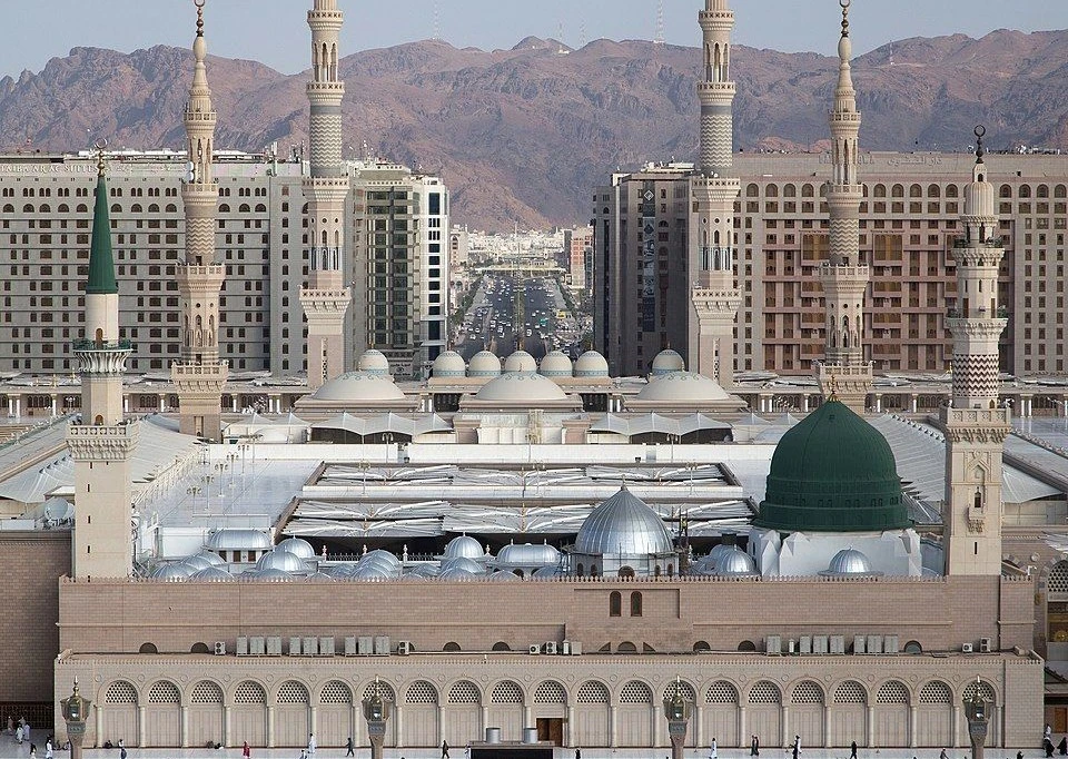 The Presidency of Religious Affairs at the Two Holy Mosques has launched the Qur’an recitation program for itikaf participants at the Prophet’s Mosque in Madinah. (Wikimedia Commons)