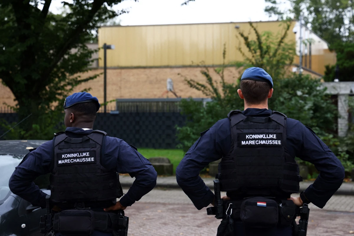 Explosion lightly damages Jewish school in Amsterdam