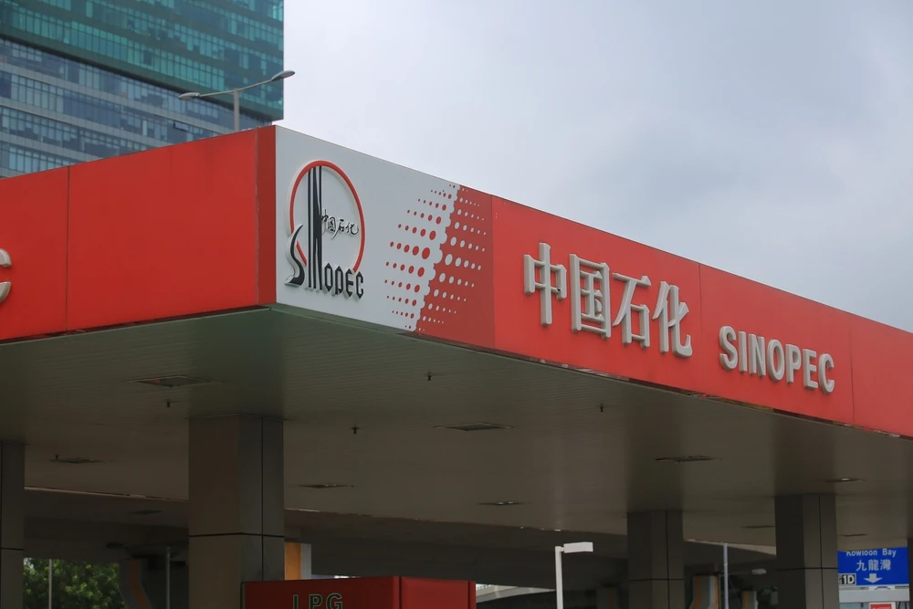 China’s Sinopec reported a 36.8 percent drop in 2025 net profit, citing weaker petrochemical margins and rising substitution by new energy sources. Shutterstock.