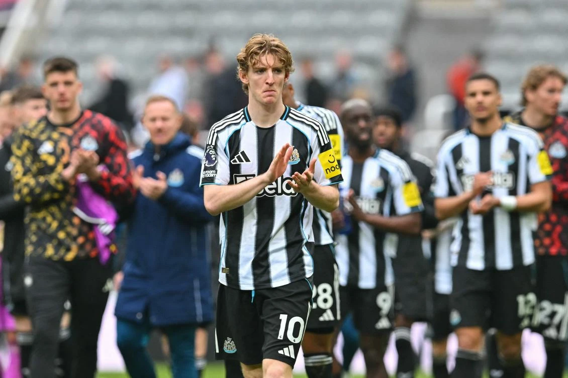 Sunderland shock Newcastle in Tyne-Wear derby, Spurs felled by Forest in relegation battle