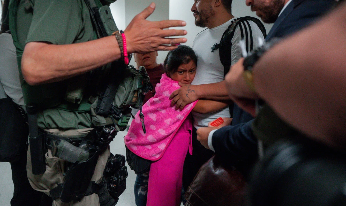 Supreme Court considers letting Trump administration revive restrictive immigration asylum policy