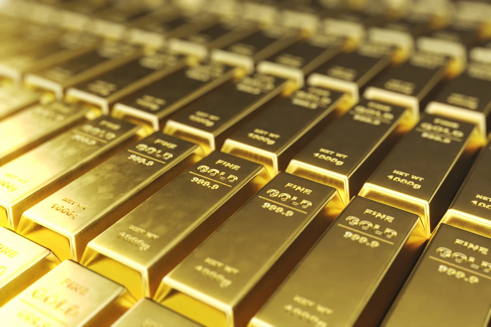 Gold rises on softer dollar, on track for 4th weekly drop