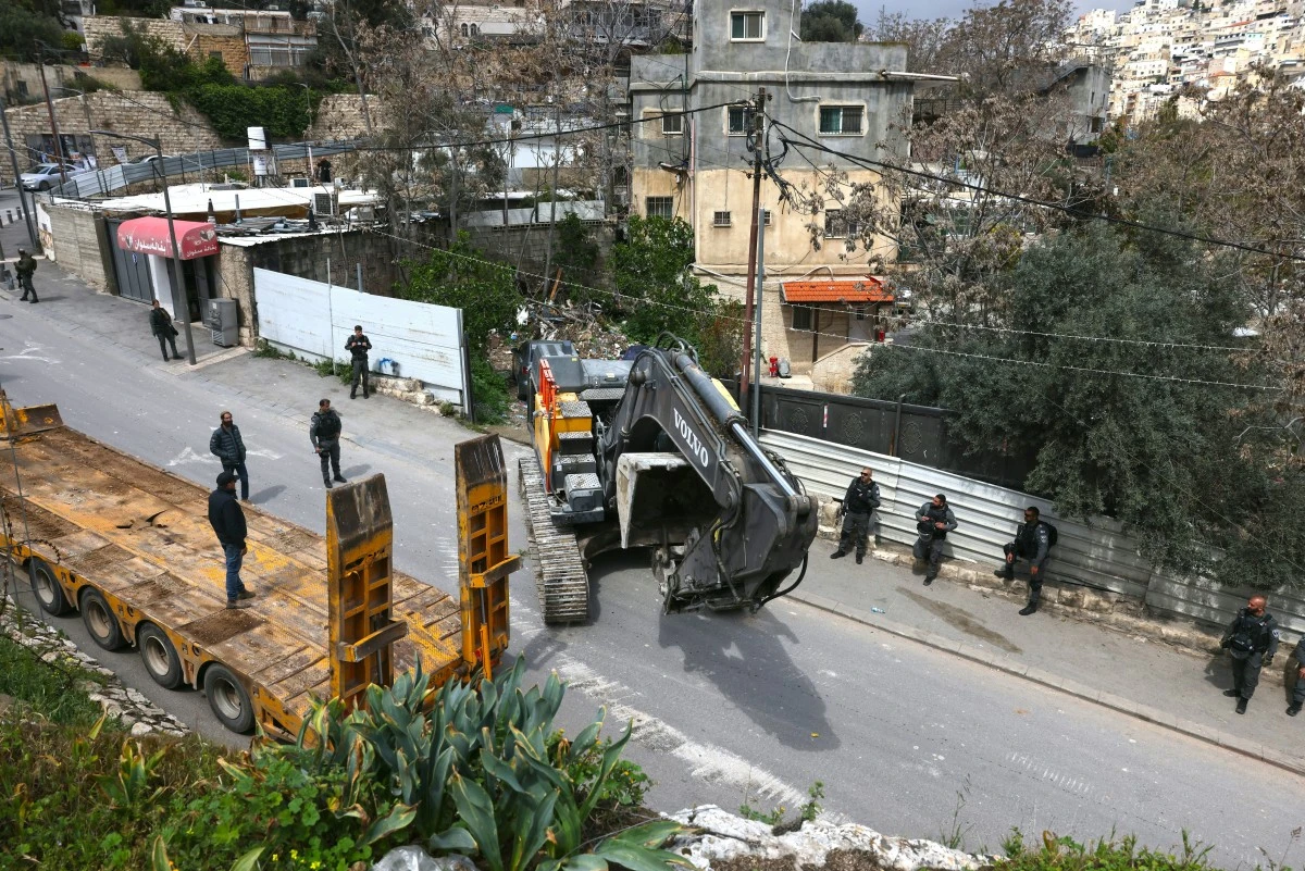 Israeli security forces patrol as Jerusalem municipality workers prepare to demolish a house belonging to a Palestinian family in Silwan. (AFP)