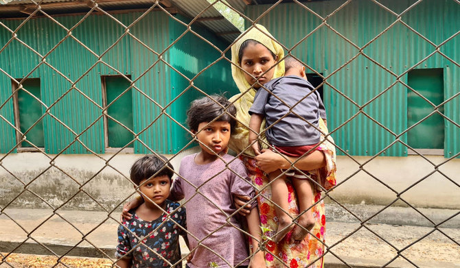 A Rohingya family arrives for a meeting with the Myanmar officials in Teknaf. (AFP/File Photo)