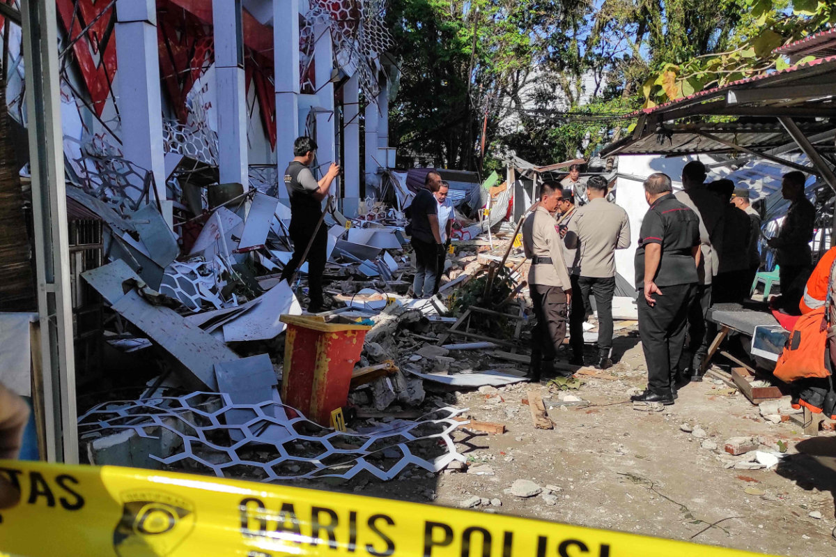 A building of the North Sumatra's National Sports Committee of Indonesia (KONI) was damaged by a 7.4-magnitude offshore quake near Manado, North Sulawesi on April 2, 2026. (AFP)