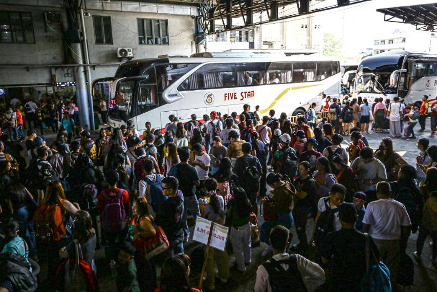 Filipino travelers headed to their hometowns for Holy Week crowd a bus terminal in Quezon City on April 1, 2026. (PNA)