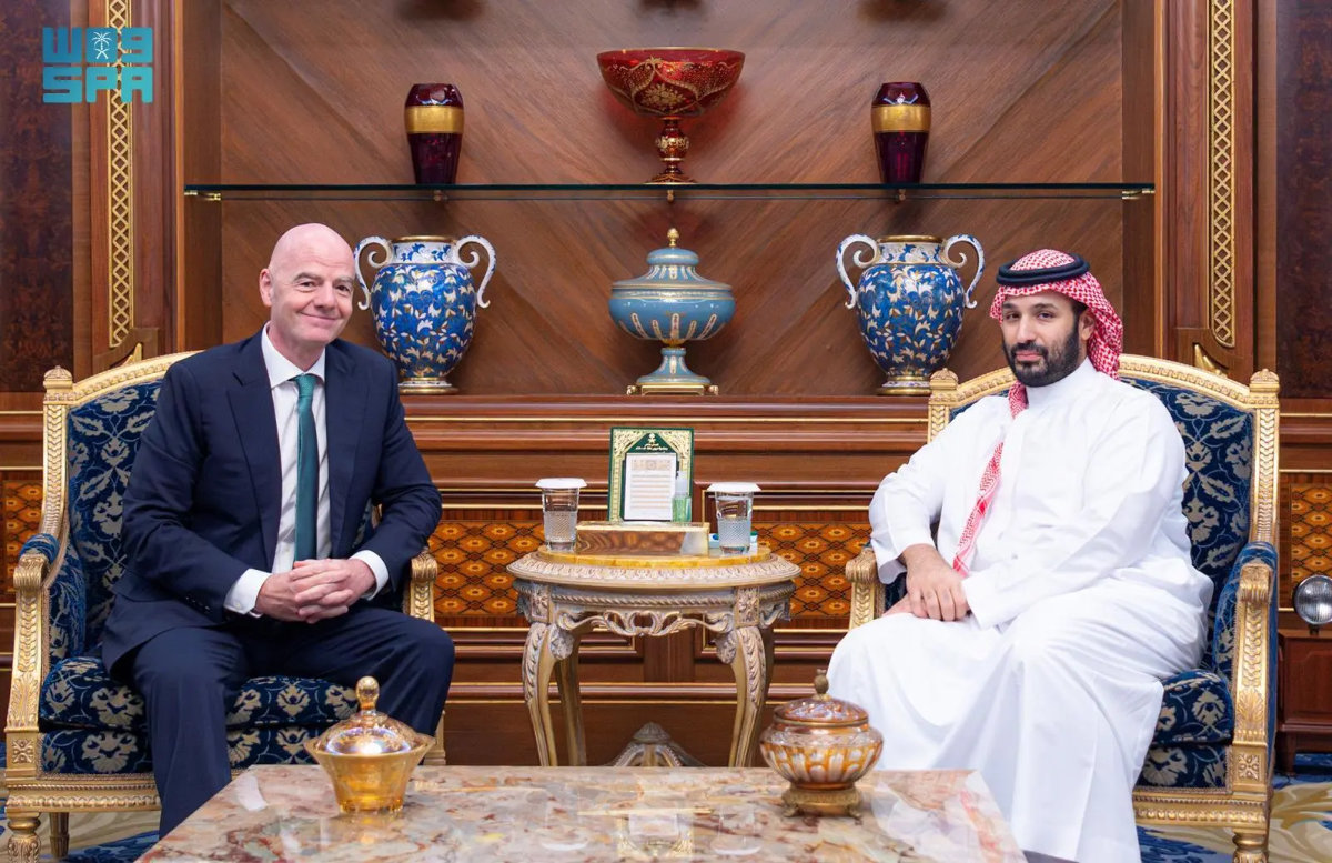 Saudi Crown Prince Mohammed bin Salman meeting with FIFA President Gianni Infantino in Jeddah on Saturday. (SPA photo)