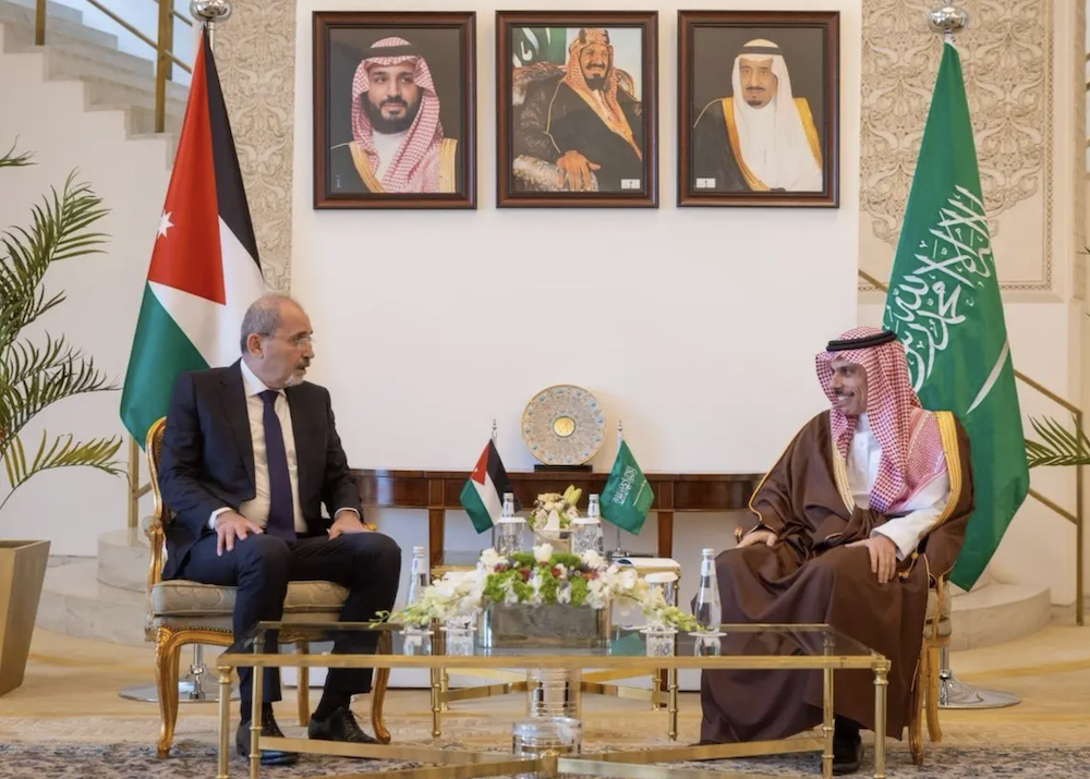 Saudi Foreign Minister Prince Faisal bin Farhan met with his Jordanian counterpart Ayman Safadi in Riyadh on Monday, where the two sides reviewed relations and regional developments. (SPA)