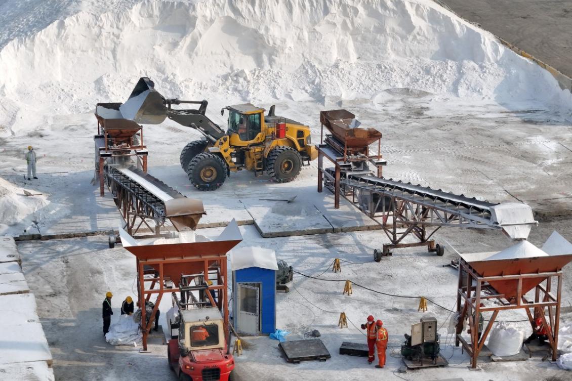 Urea fertiliser is sorted at a dock before being loaded onto ships for export at a port in Yantai, in China’s eastern Shandong province on March 26, 2026. (AFP)