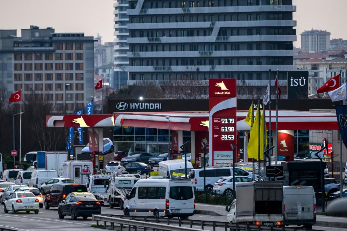 People queue at a petrol station in Istanbul on March 6, 2026 as fears have grown of a possible inflationary wave as war in the Middle East sends energy prices shooting upwards. (AFP)