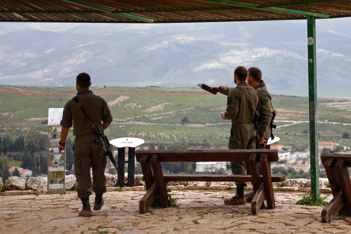 Israeli soldiers take a position along the Israel-Lebanon border, April 8, 2026. (AFP)