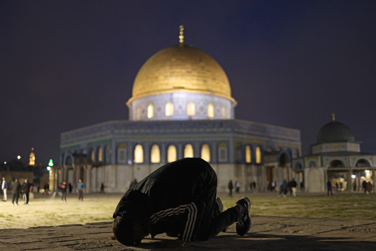 Israel reopens Al-Aqsa Mosque to worshippers after US-Iran ceasefire