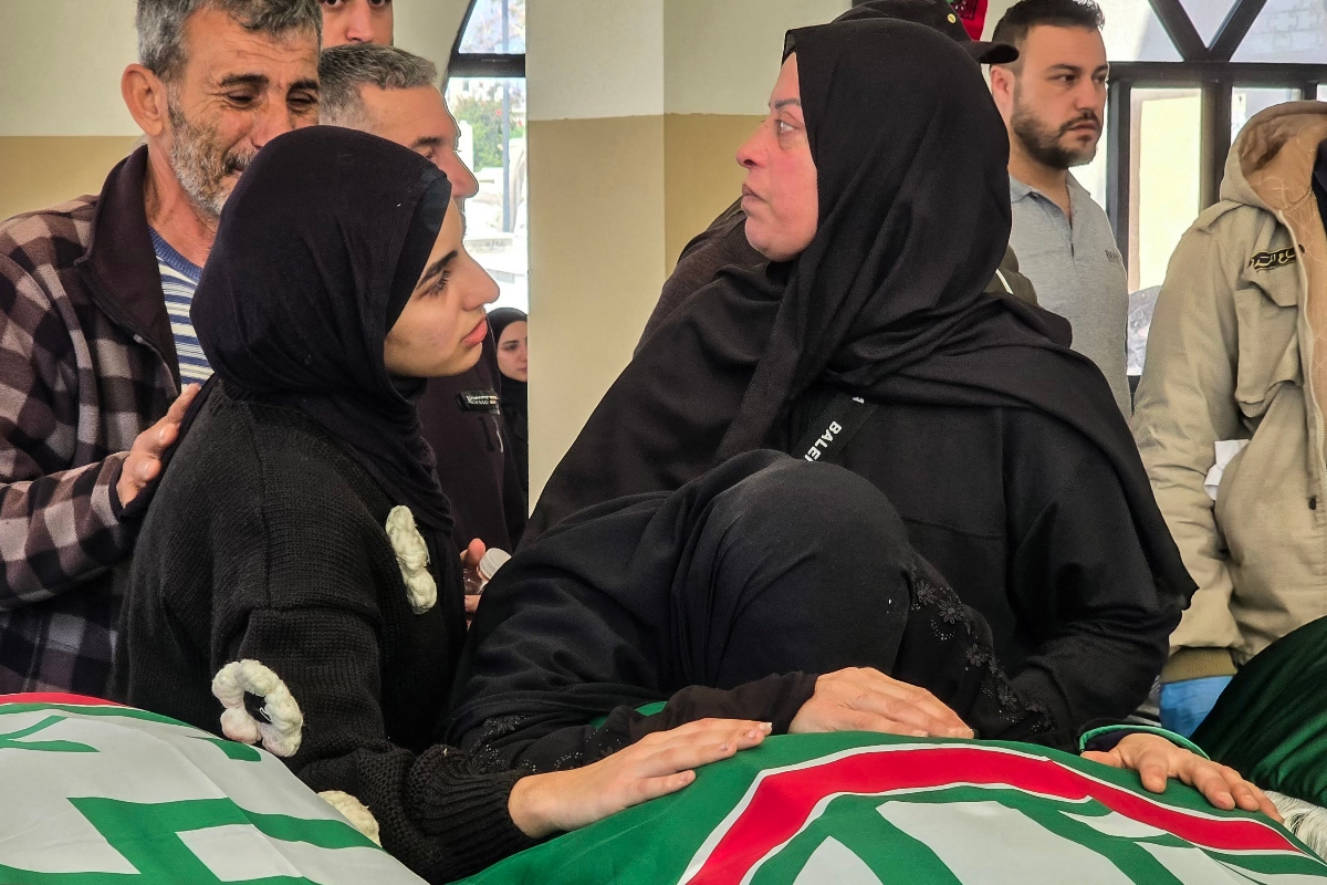 The Lebanese cabinet requested the army and security forces to immediately begin enhancing the extension of full state control over Beirut and to restrict weapons therein to the legitimate forces alone. (AFP)