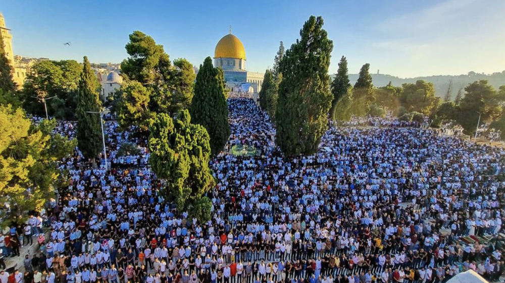 Tens of thousands return to Al-Aqsa for first Friday prayers after closure