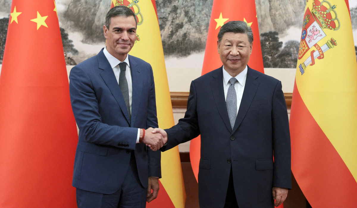 Chinese President Xi Jinping and Spanish Prime Minister Pedro Sanchez shake hands before their meeting in Beijing, China September 9, 2024. (REUTERS)