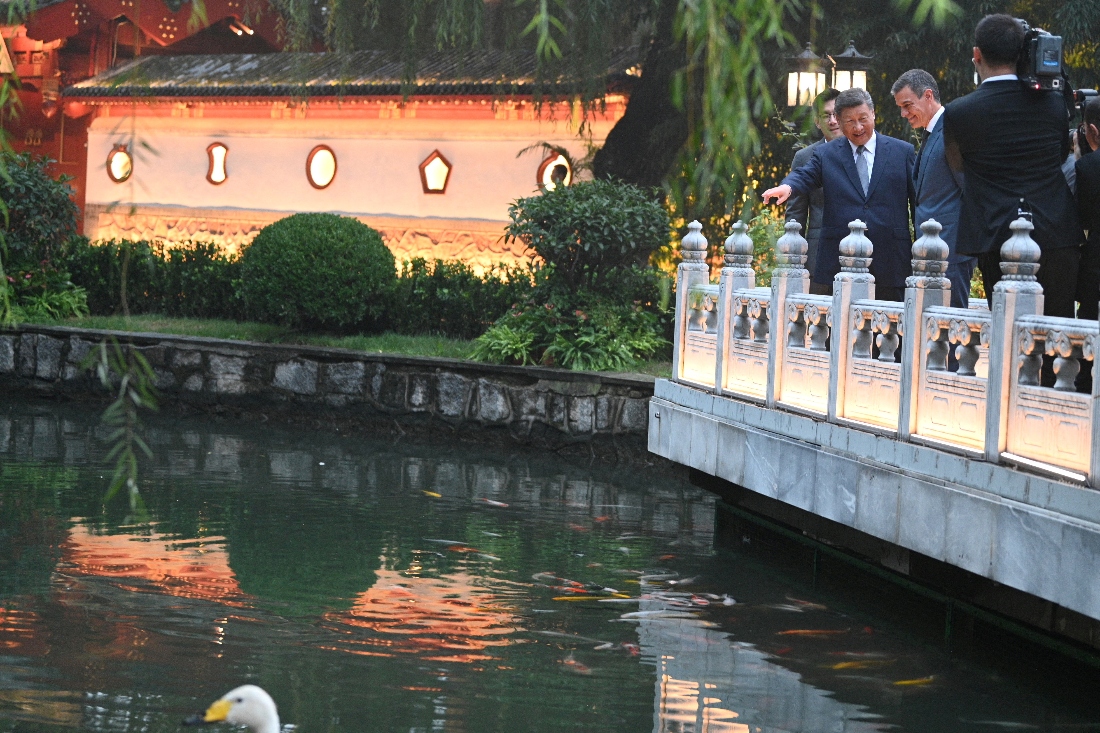 Spain's Prime Minister Pedro Sanchez and China's President Xi Jinping meet at Diaoyutai State Guesthouse in Beijing, China. (Handout)