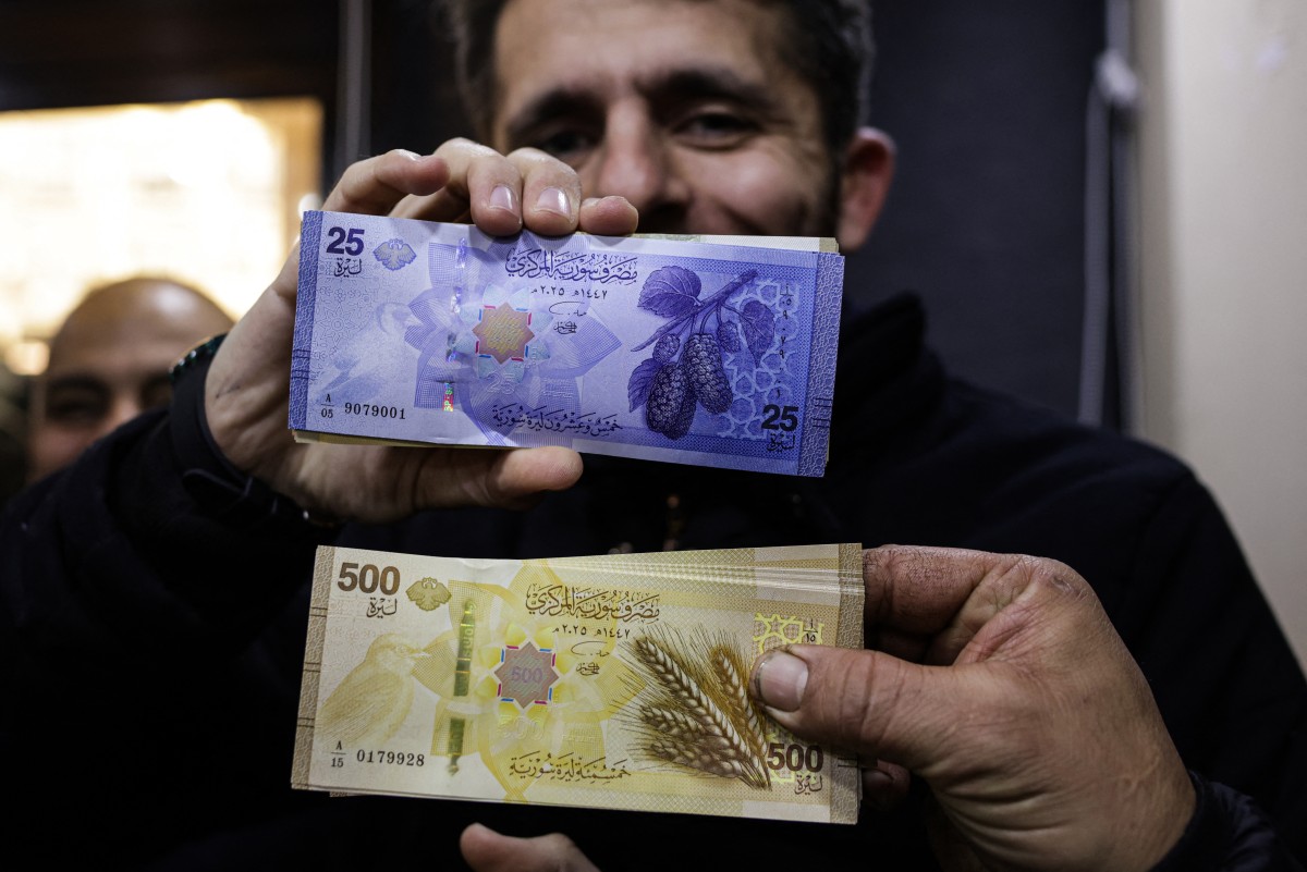Central Bank Gov. Abdulkader Husrieh said the goal is to build trust between international financial institutions and the Syrian government and banking system. Above, new banknotes released and distributed by the Central Bank on Jan. 3, 2026. (AFP)