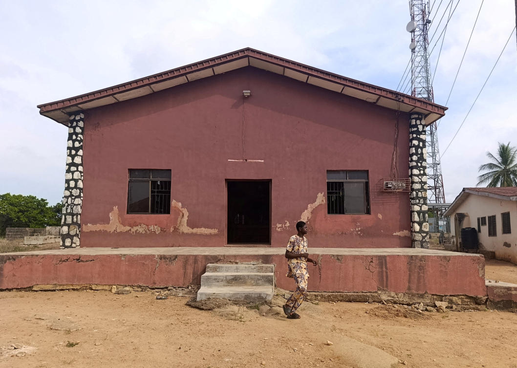 A person walks outside the Christ Apostolic Church during a Sunday service held for those killed and kidnapped in an attack by gunmen on November 18, in the town of Eruku, Kwara state, Nigeria, Nov. 23, 2025. (Reuters/File)