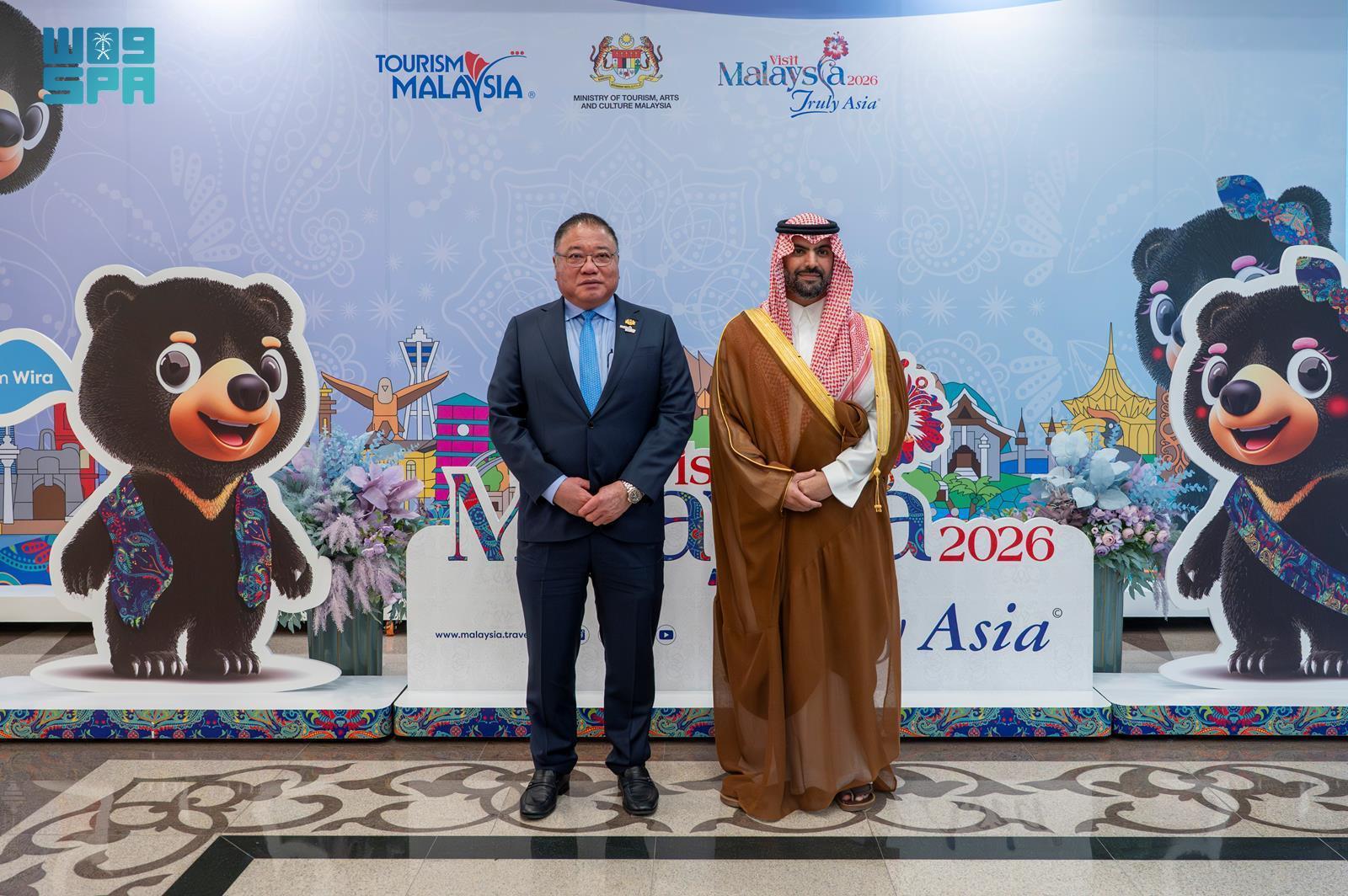 Saudi Arabia’s Minister of Culture Prince Badr bin Abdullah bin Farhan met Malaysia’s Minister of Tourism, Arts and Culture Datuk Seri Tiong King Sing in Kuala Lumpur on Wednesday. (SPA)