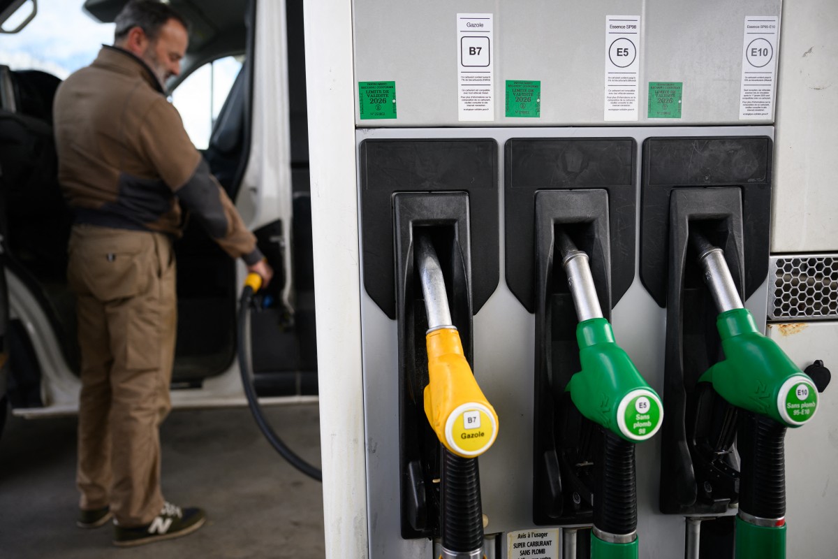 A man fills in his truck with diesel at a petrol station in Saint-Etienne-de-Montluc, western France, April 15, 2026. (AFP)