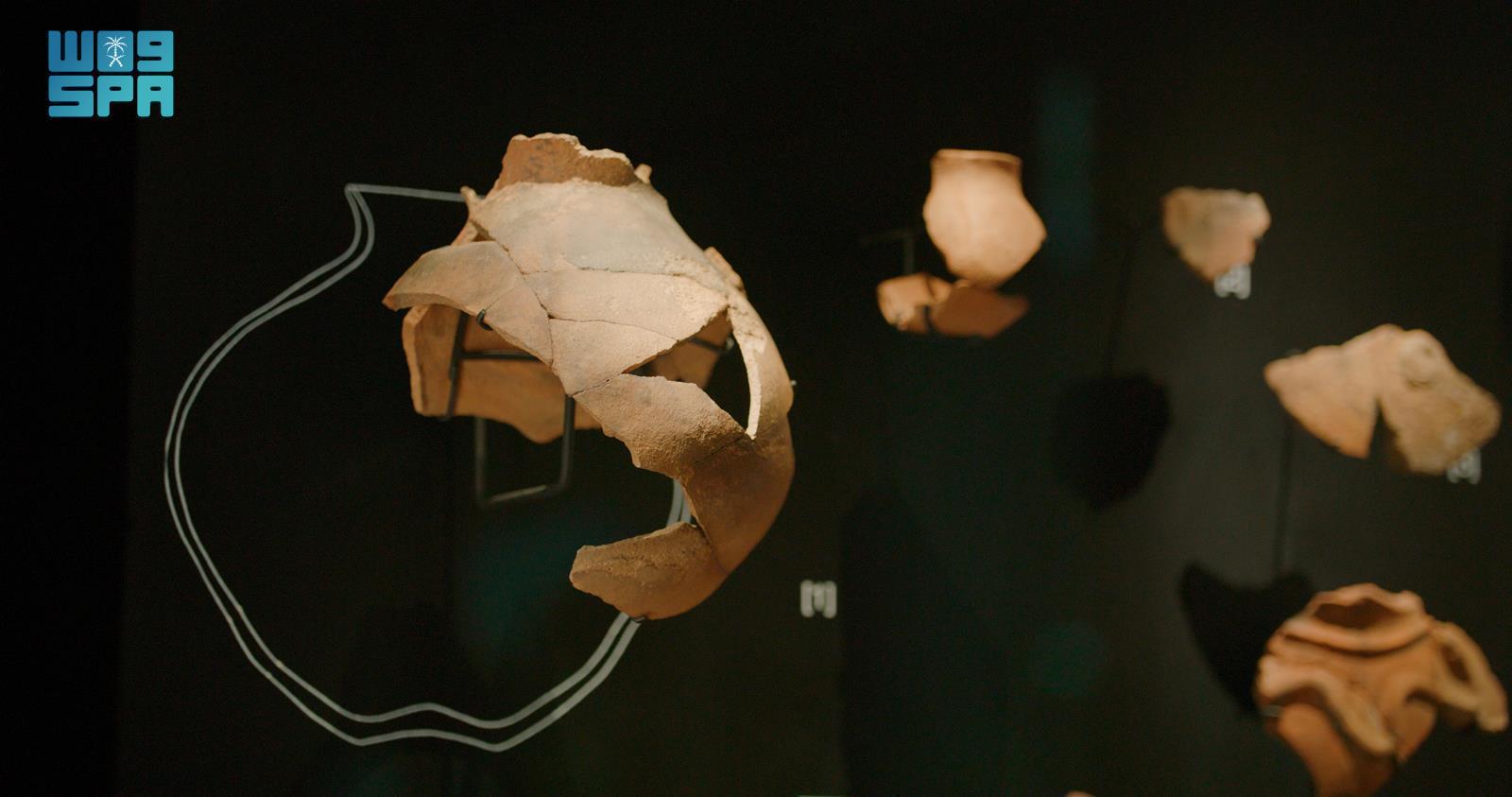AlUla governorate is hosting an exhibition titled “Illuminating Discoveries — Uncovering the Layers of Dadan’s History.” (SPA)