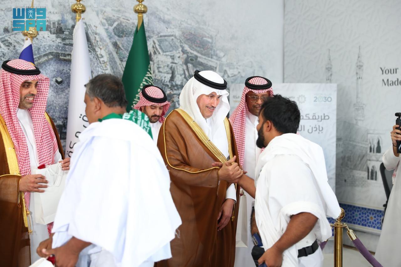 Minister of Transport and Logistic Services Saleh Al-Jasser welcomed the flight carrying Hajj pilgrims from Bangladesh. (SPA)