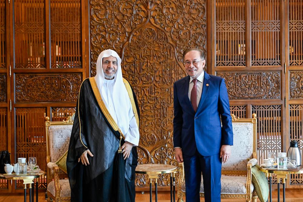Malaysia’s PM meets Muslim World League’s chief in Kuala Lumpur